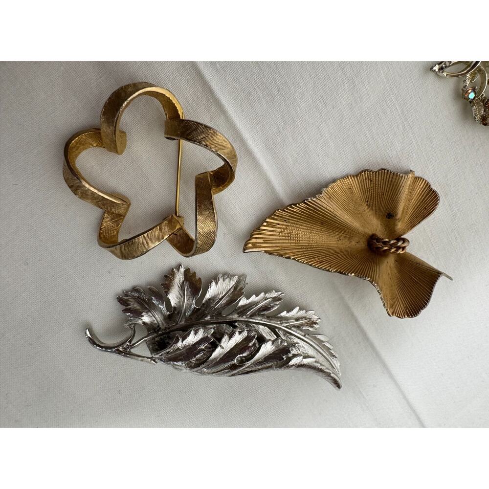 Vintage Estate Brooches Brooch Pin Lot 15 Some Coro Signed Floral Enamel Metal + - Picture 6 of 8